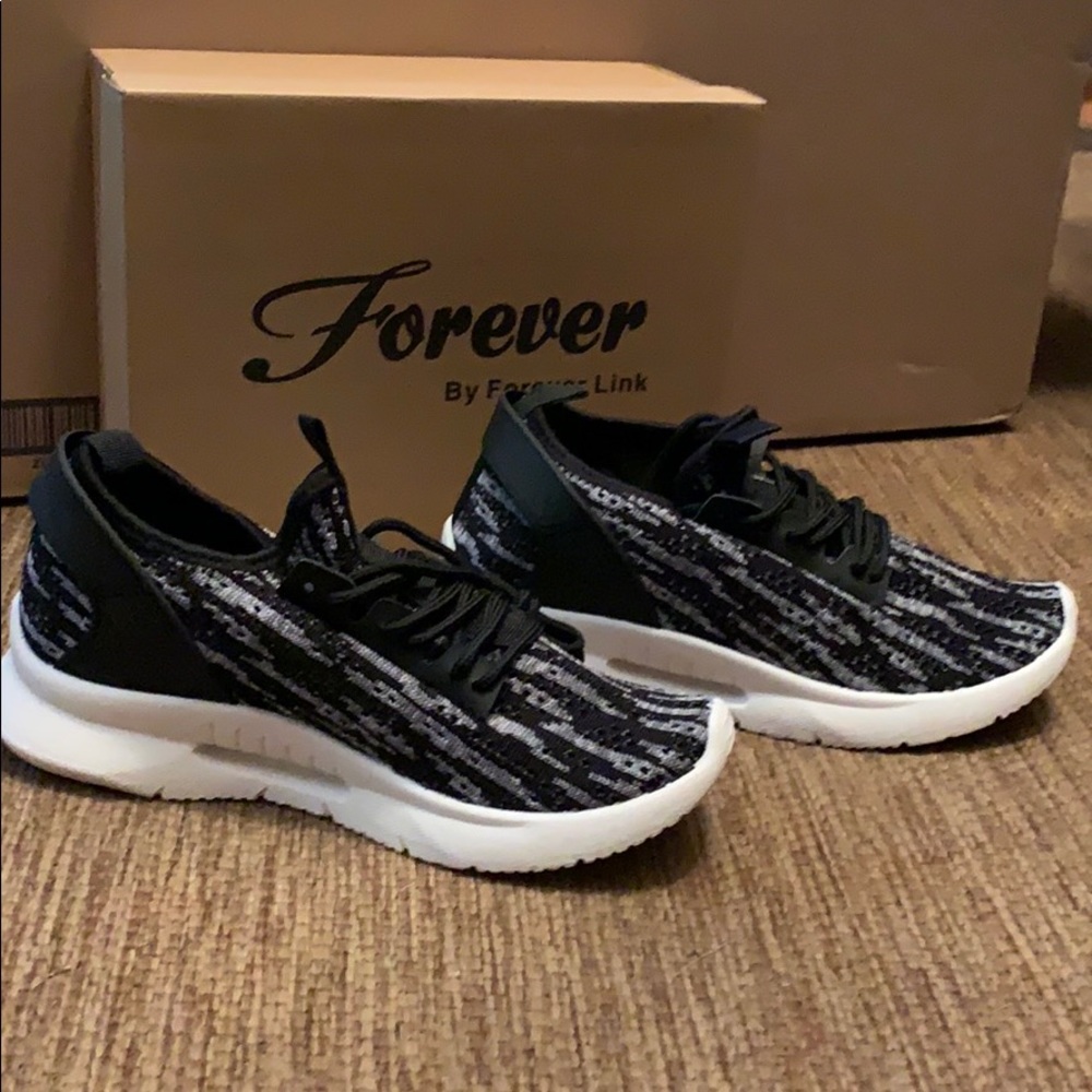 Fly knit breathable Sneakers in black and white - Picture 7 of 8